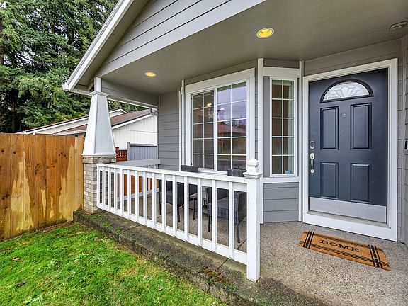 4th image of 1811 NE Edge Park Dr