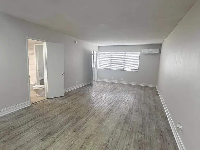 Bellagio Apartments — Photo 3