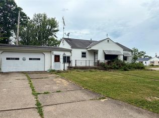 1208 Parkview Ave, Lorain, OH 44052