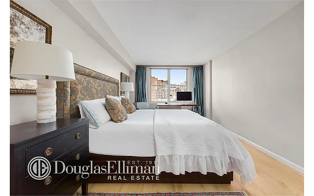 Sold by Douglas Elliman | media 15