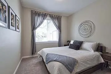 615 E Washington St — Photo 25