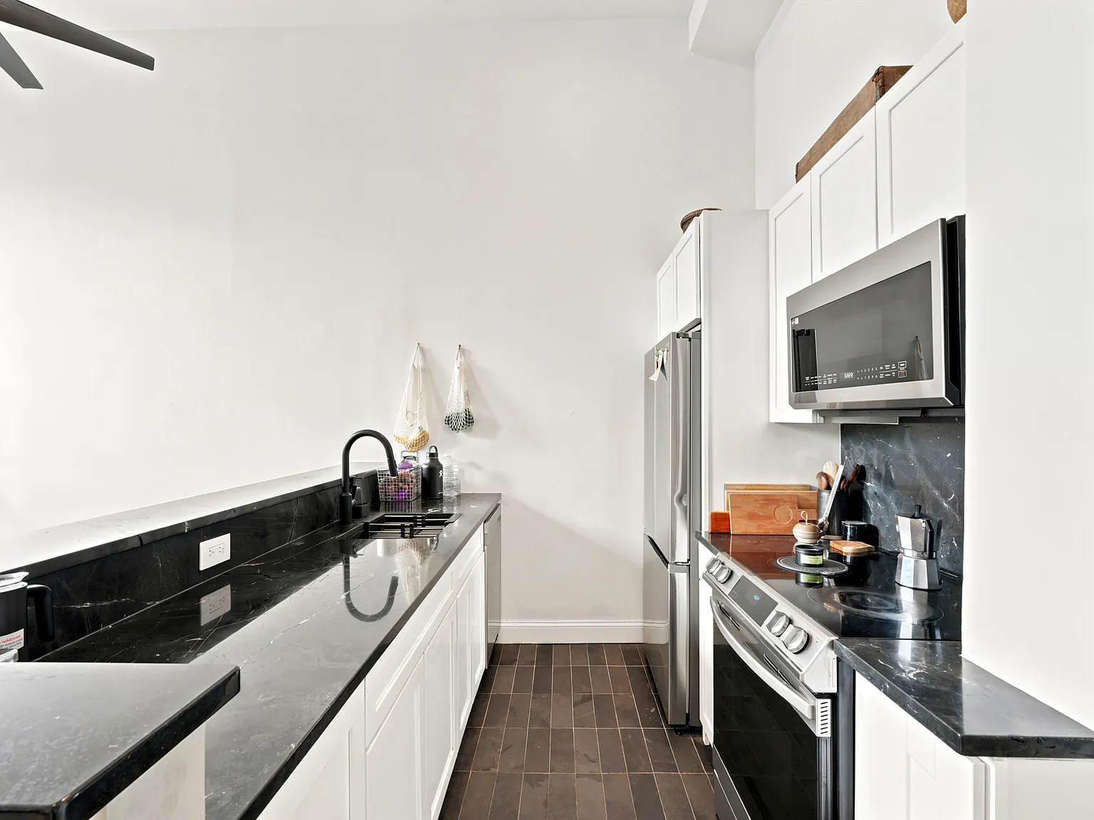 2 bed, 1.5 bath, 1200 sqft, $2,950 — Photo 3