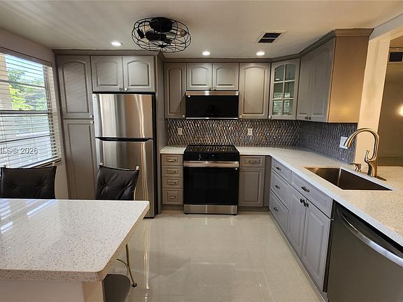 2nd image of 2403 Antigua Cir APT L2
