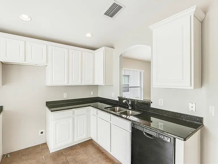 12505 Belcroft Dr — Photo 5