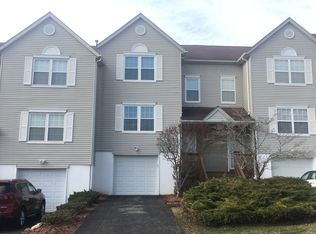 174 Highwood Dr, New Windsor, NY 12553