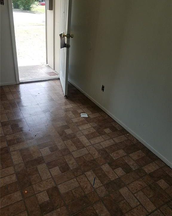 2nd image of 2913 Janet Ct