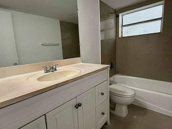 5th image of 575 NE 143rd St #104