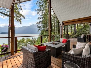 4 Christian Cv, Pitt Meadows, BC V3Y 1Z1