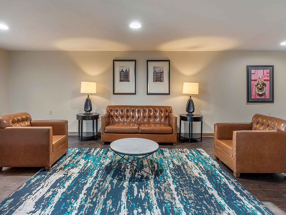 Lobby and Guest Check-in