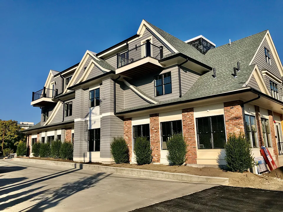 15 Oak St #201