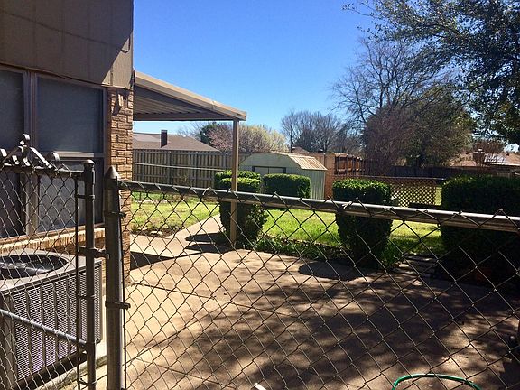 3rd image of 9943 Plainfield Dr