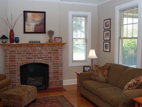 5th image of 717 E Hillcrest Dr