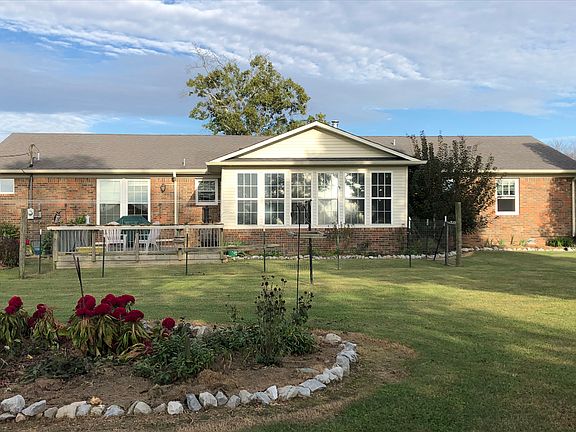 Sunroom on back. Deck.