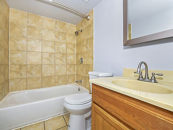 5th image of 1010 Delaware Dr #104