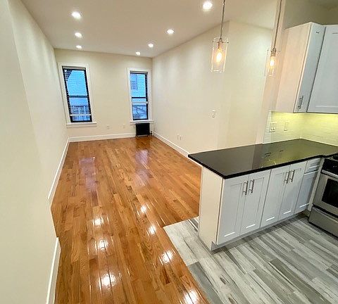 3rd image of 3116 32nd St APT 3C