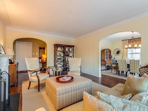 5th image of 912 Greenwood St #2