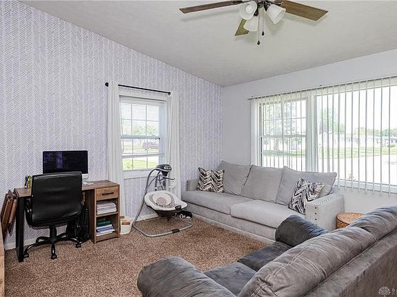 3rd image of 611 Brookfield Dr