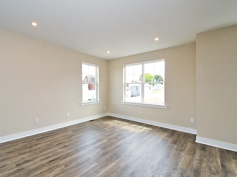 101 Hatfield Vlg — Photo 16