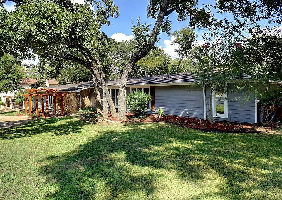 1st image of 824 Chaparral Ct