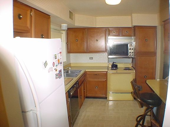 4th image of 121 S Vail Ave APT 201