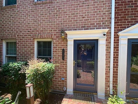 4th image of 2256 S Garfield St #11