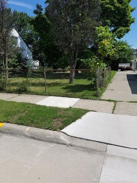2nd image of 16939 Stephens Dr