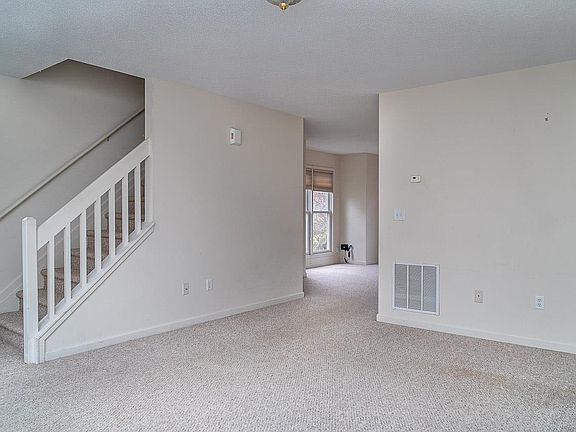 4th image of 852 Camelot Ln