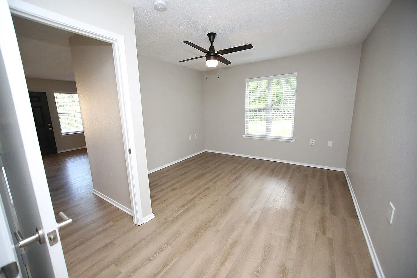 Gloster Flats — Photo 3
