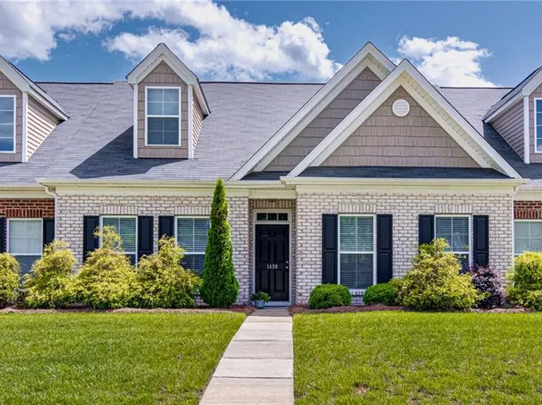 1438 Crestlawn Trl, Pfafftown, NC 27040