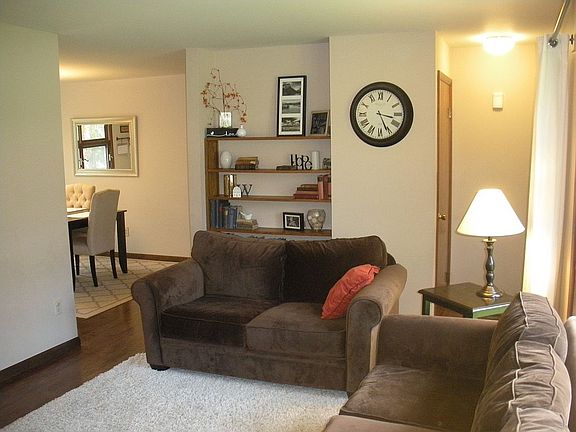 3rd image of 7427 Hillside Dr