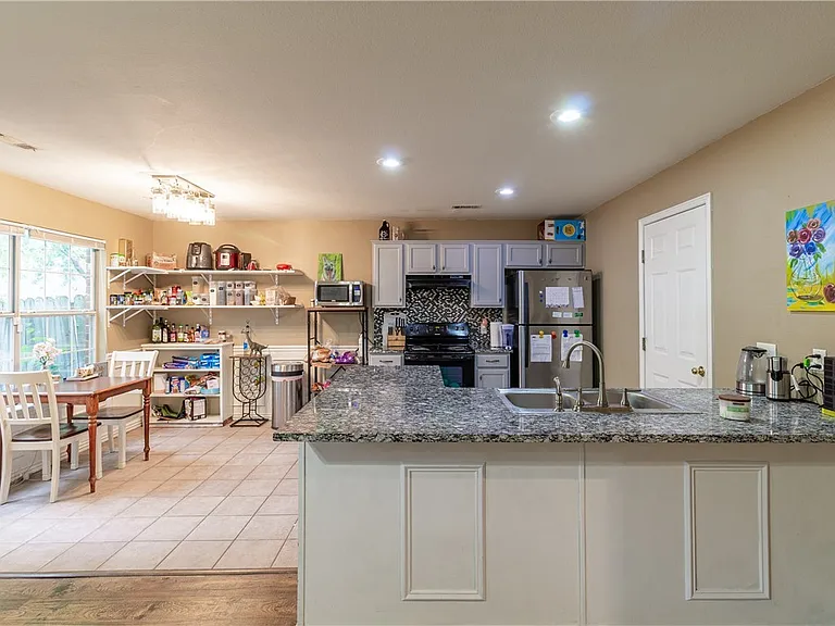 869 W Peachtree Dr #869 — Photo 2