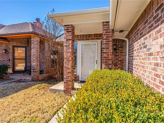 3rd image of 12909 Meadows Dr