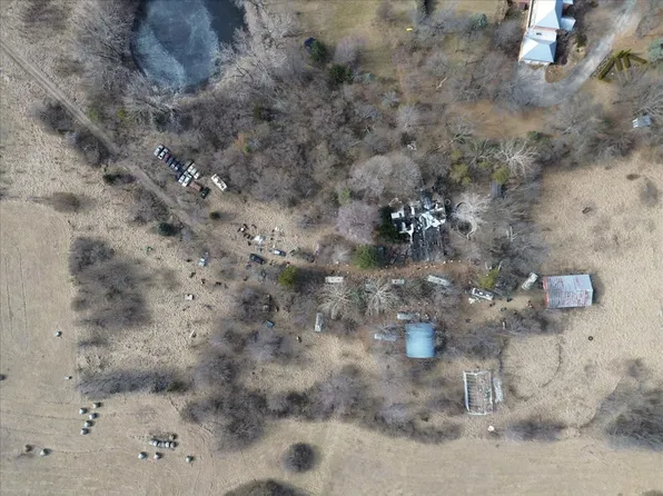 19182 Valley Trail Rd, Bloomington, IL 61705