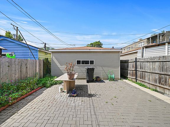 4th image of 2050 N Keeler Ave