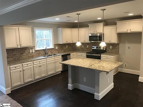4th image of 209 Montague Dr
