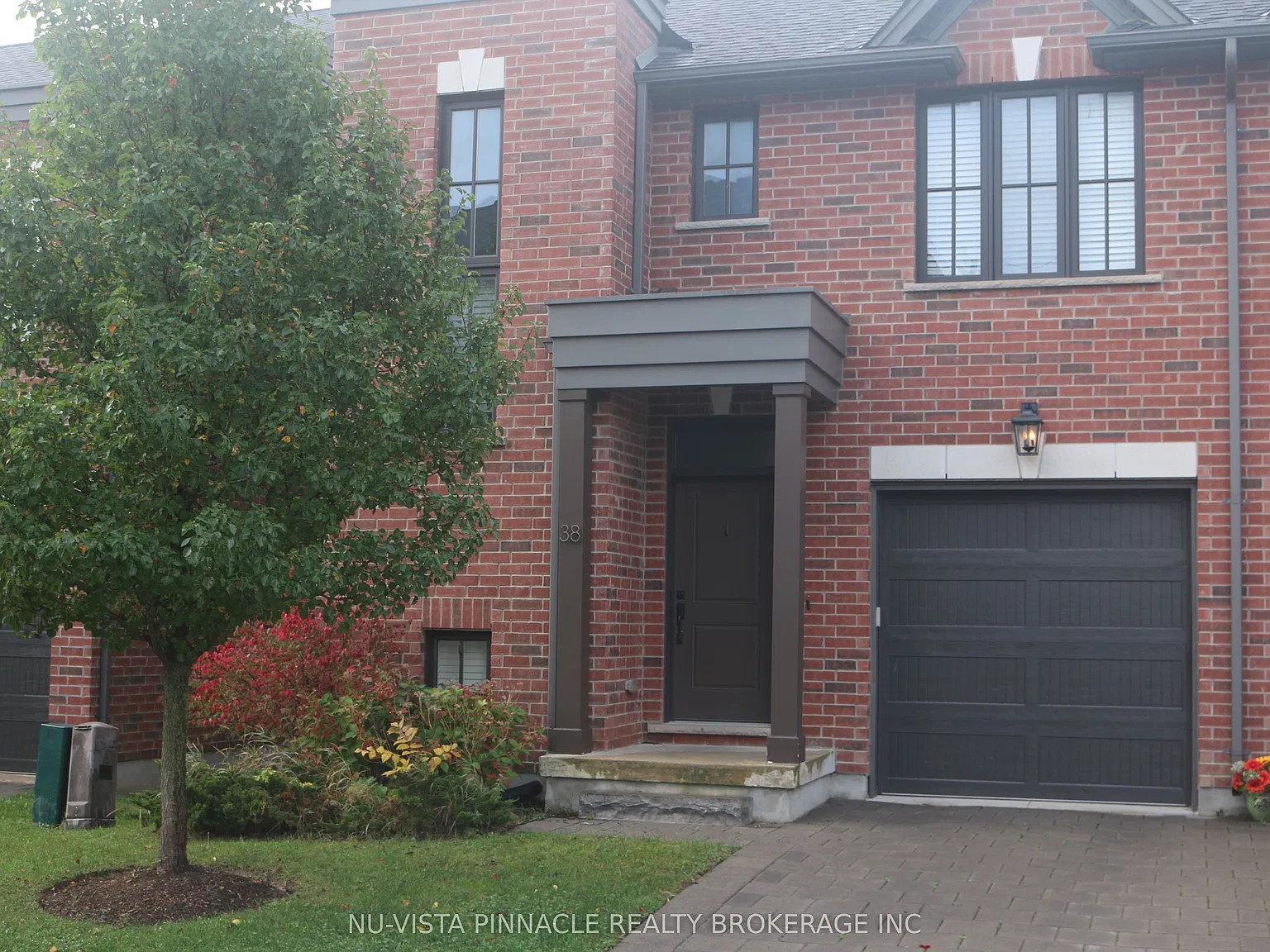 555 Sunningdale Rd E — Photo 1