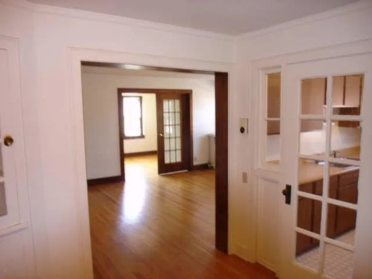 2206 Kendall Ave — Photo 8