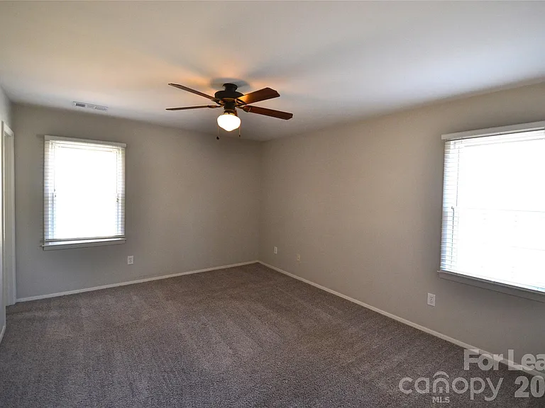 100 Old Farm Ct — Photo 38