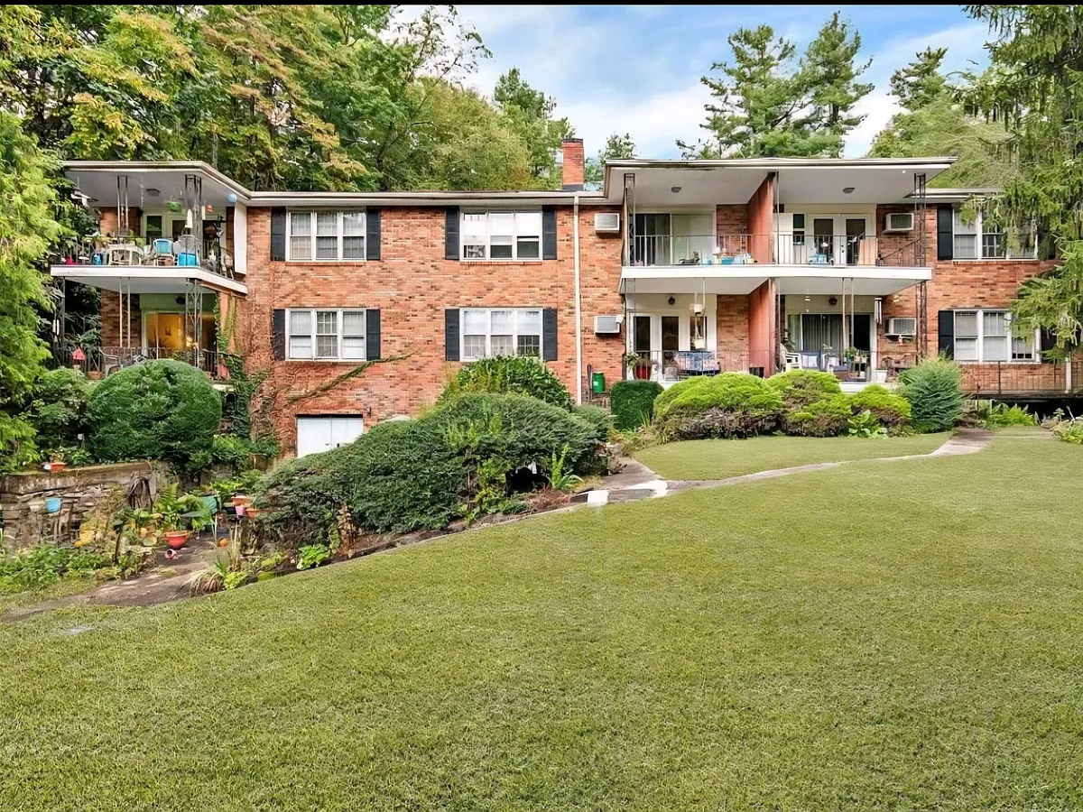 Building Photo - 129 Westwood Dr #7