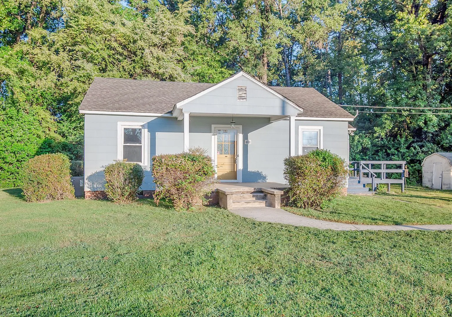Charming Charlotte Retreat with Convenience at Every Turn, 2BR/1BA/880 sq ft — Photo 4