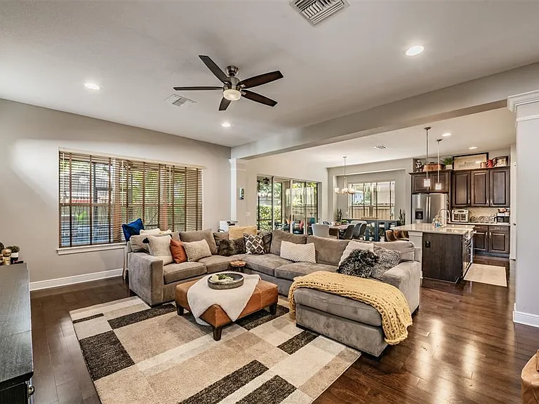 3007 W Palmira Ave — Photo 11