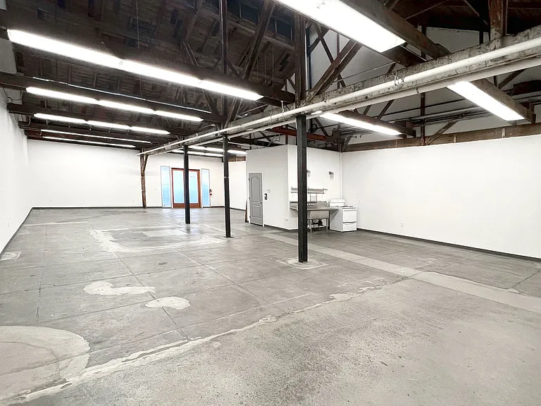 560 E Commercial St #4A — Photo 1