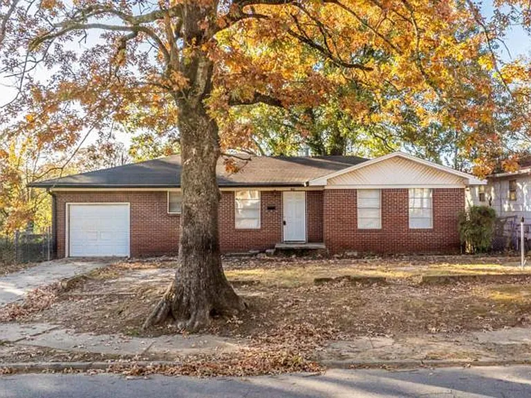 3615 W Capitol Ave — Photo 1