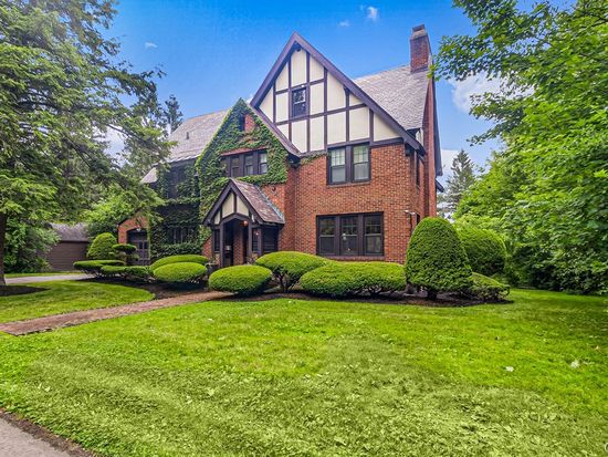 10 Hawthorne Rd, New Hartford, NY 13413