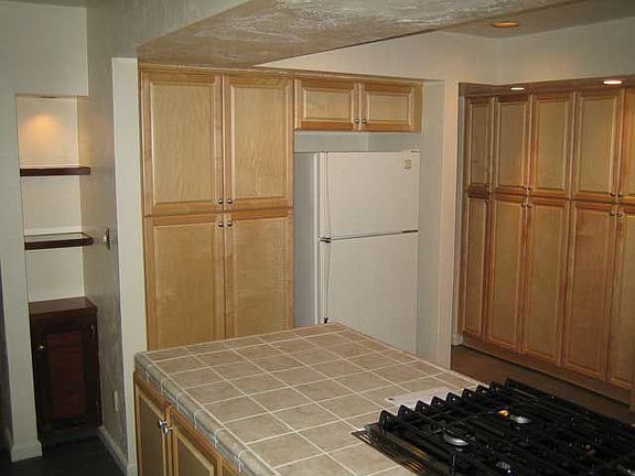 3rd image of 2260 Loomis St