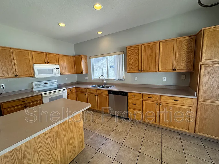 7662 W Via Del Sol — Photo 15