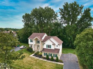 42973 Pond Bluff Dr, Belleville, MI 48111