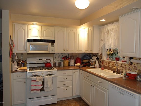 5th image of 1136 N Wood St