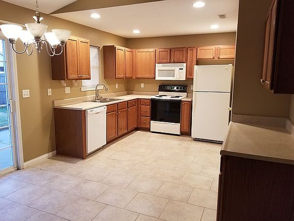 3rd image of 507 Graystone Dr