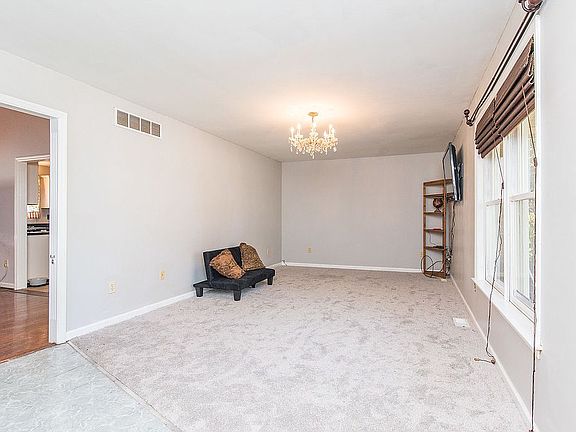 4th image of 107 Brookwood Ln